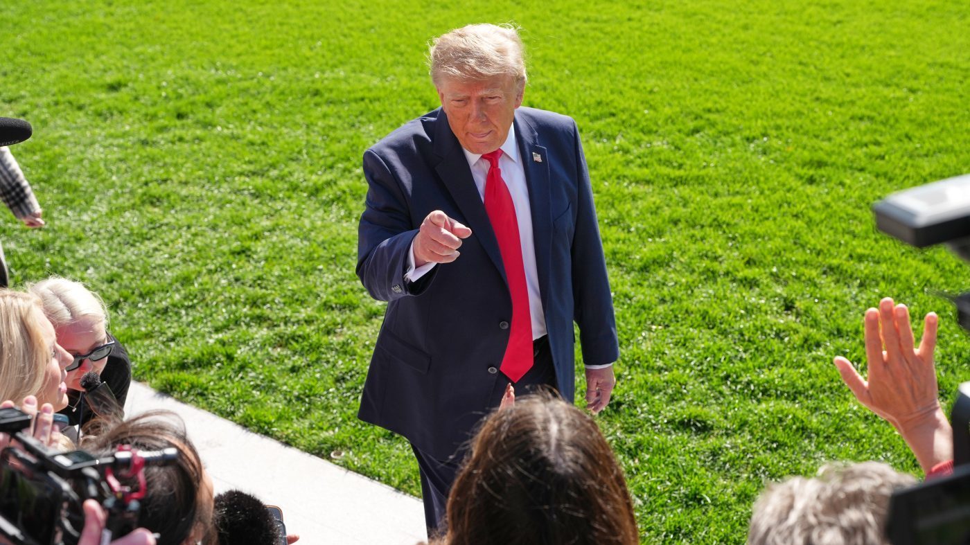 Trump: No Direct Talks Yet on Starlink, but May Intervene if Ukraine Access Stays Limited