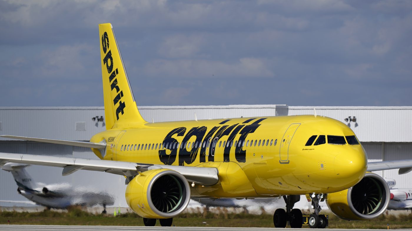 Trump Opposes United-American Merger, Urges Federal Help for Spirit Airlines Sale