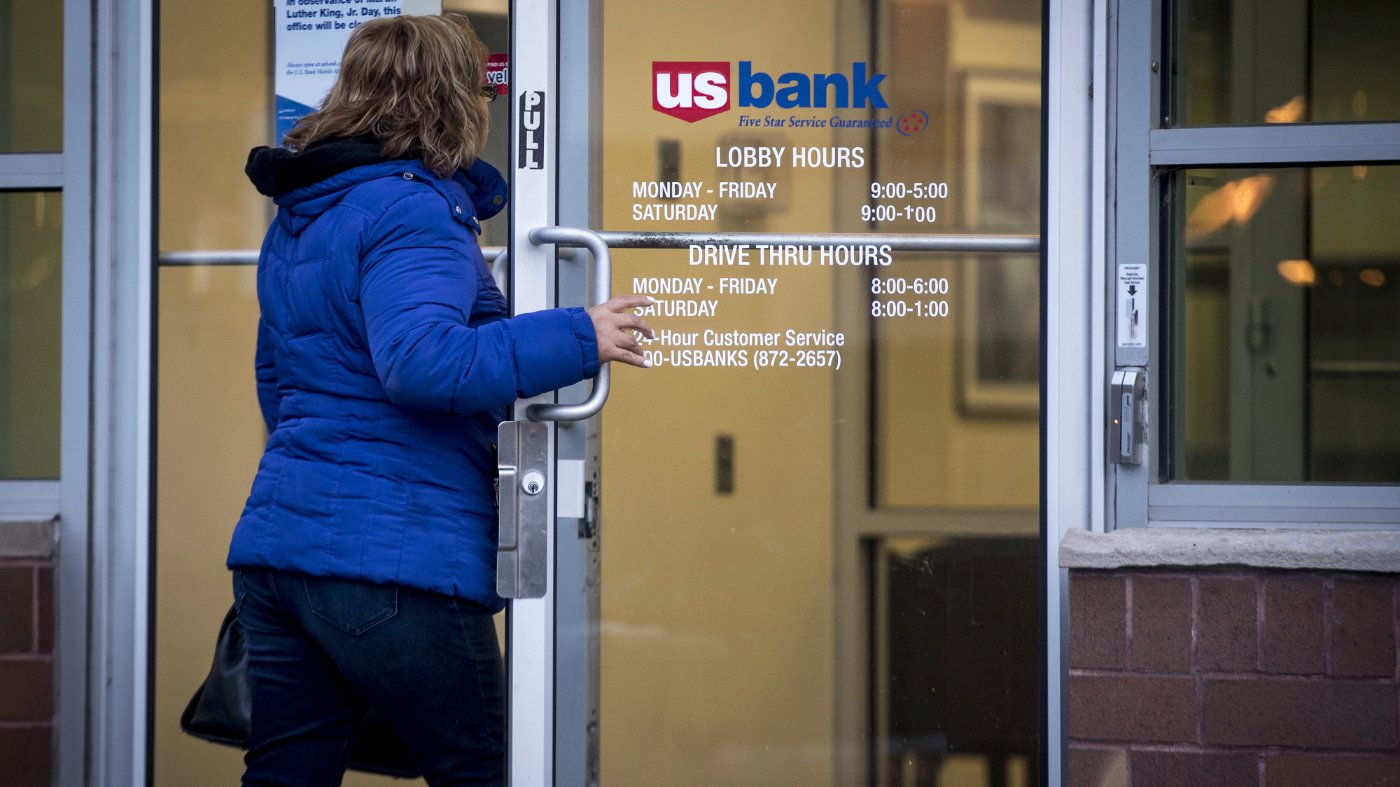 Trump Order on Bank ID Checks Risks Burdening Women with Name Verification