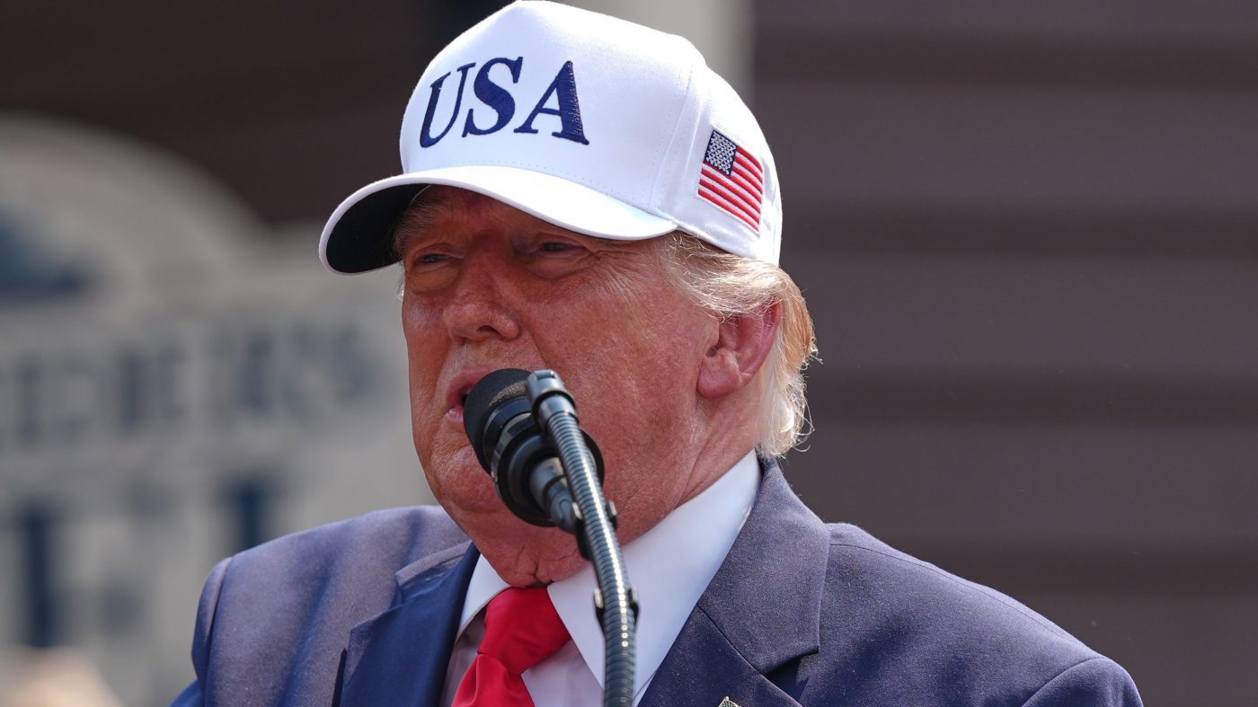 Trump Pressures Gas Stations as Prices Lag Despite Falling Oil