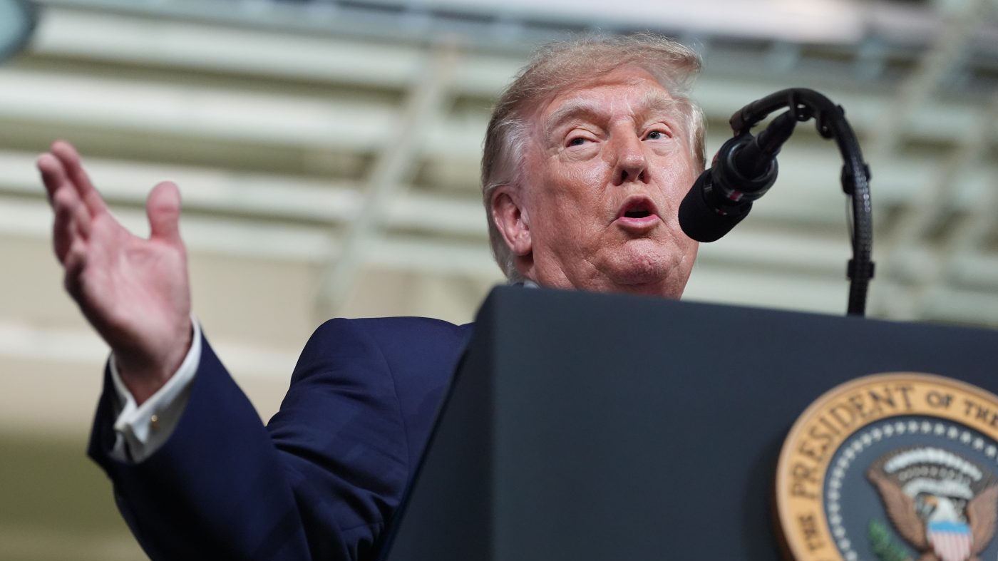 Trump Pressures Senate GOP to End Clock Changes, Singles Out Cotton
