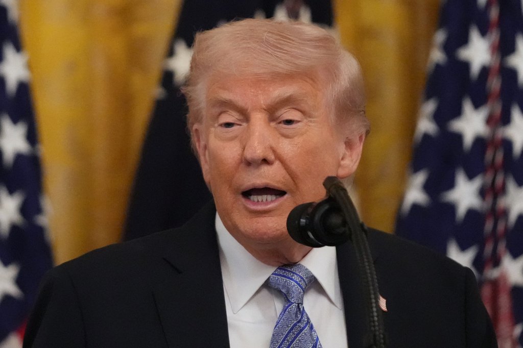 Trump's $400M Ballroom Bunker Bid Sparks Democratic Fury
