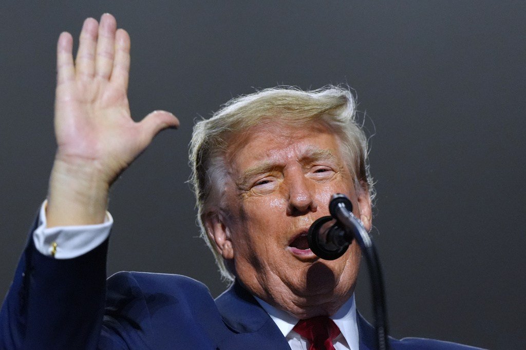 Trump's $45K Gifts and $5K Vow: A Bid to Win Back White Women?