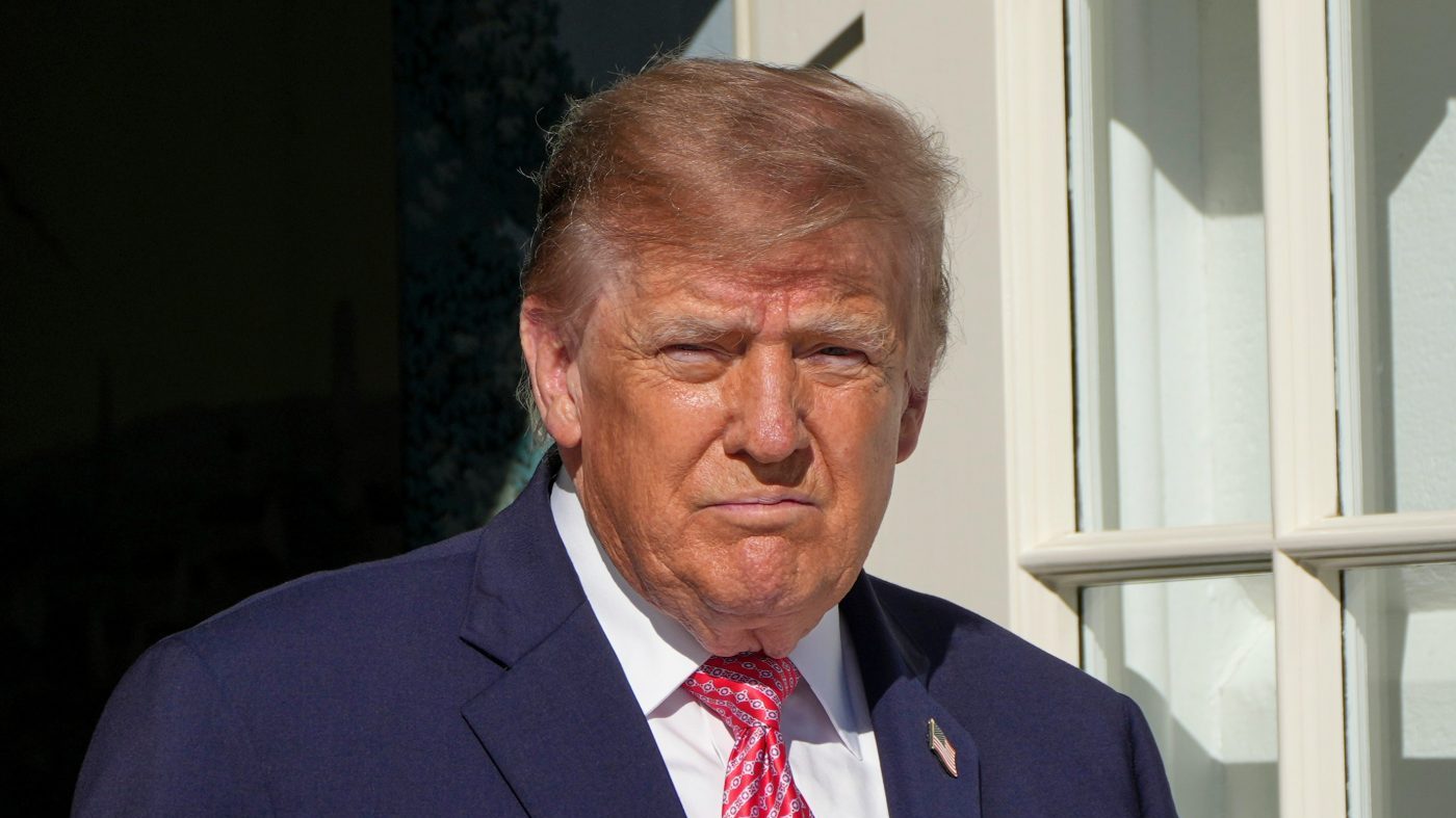 Trump's approval sinks to 31% as Democrats widen midterm lead