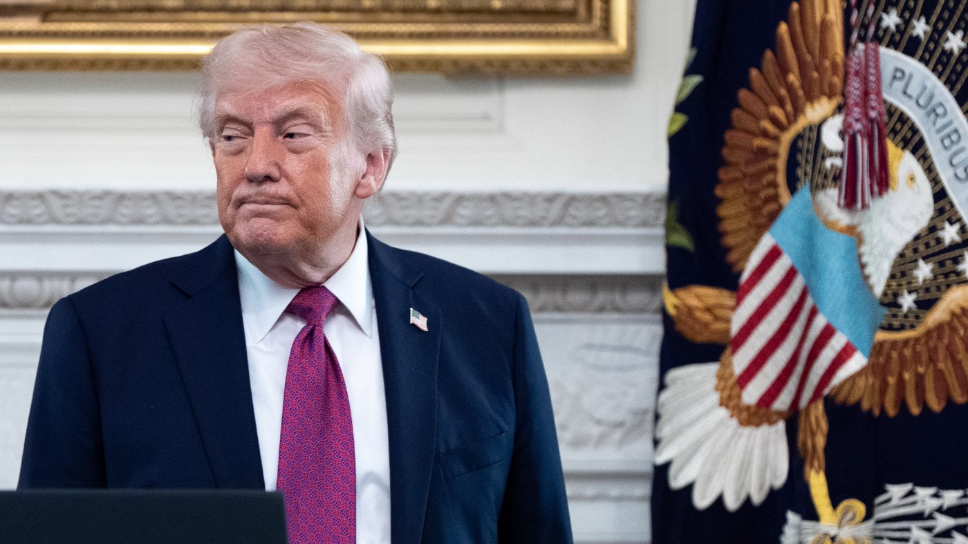 Trump's Economic Approval Sinks as Inflation, Hiring Woes Mount Ahead of Midterms