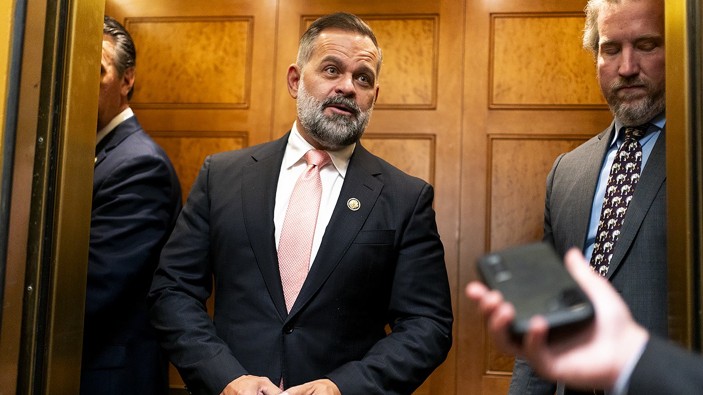 Trump's Florida Endorsement Faces Test as Mills Battles Ethics Probes