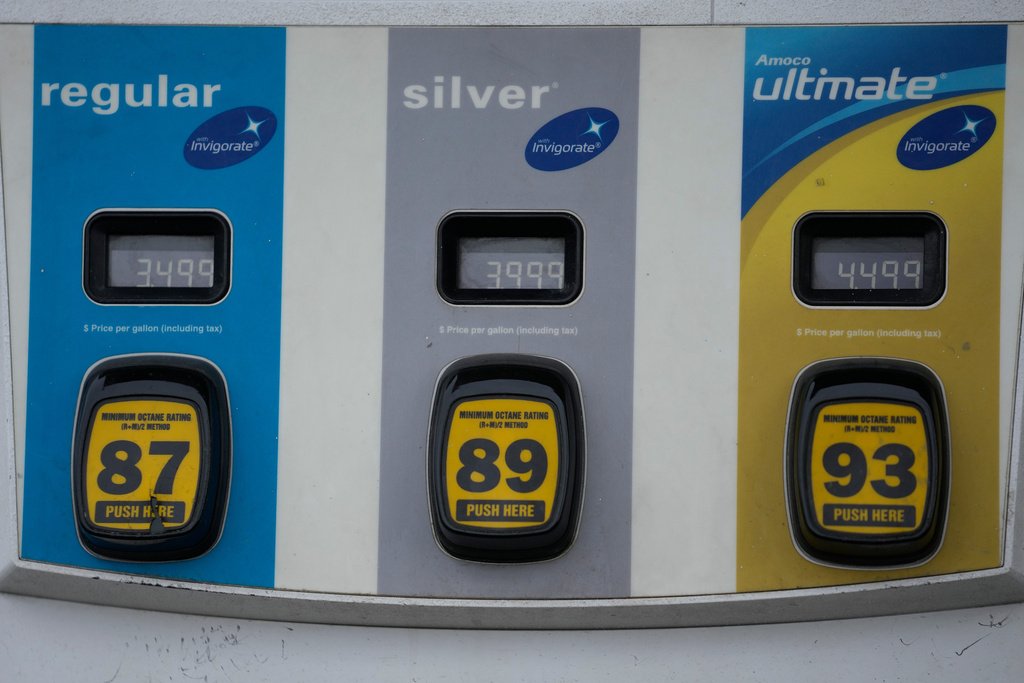 Trump's Iran Conflict Drives Global Energy Price Surge, Bolstering Moscow and Tehran