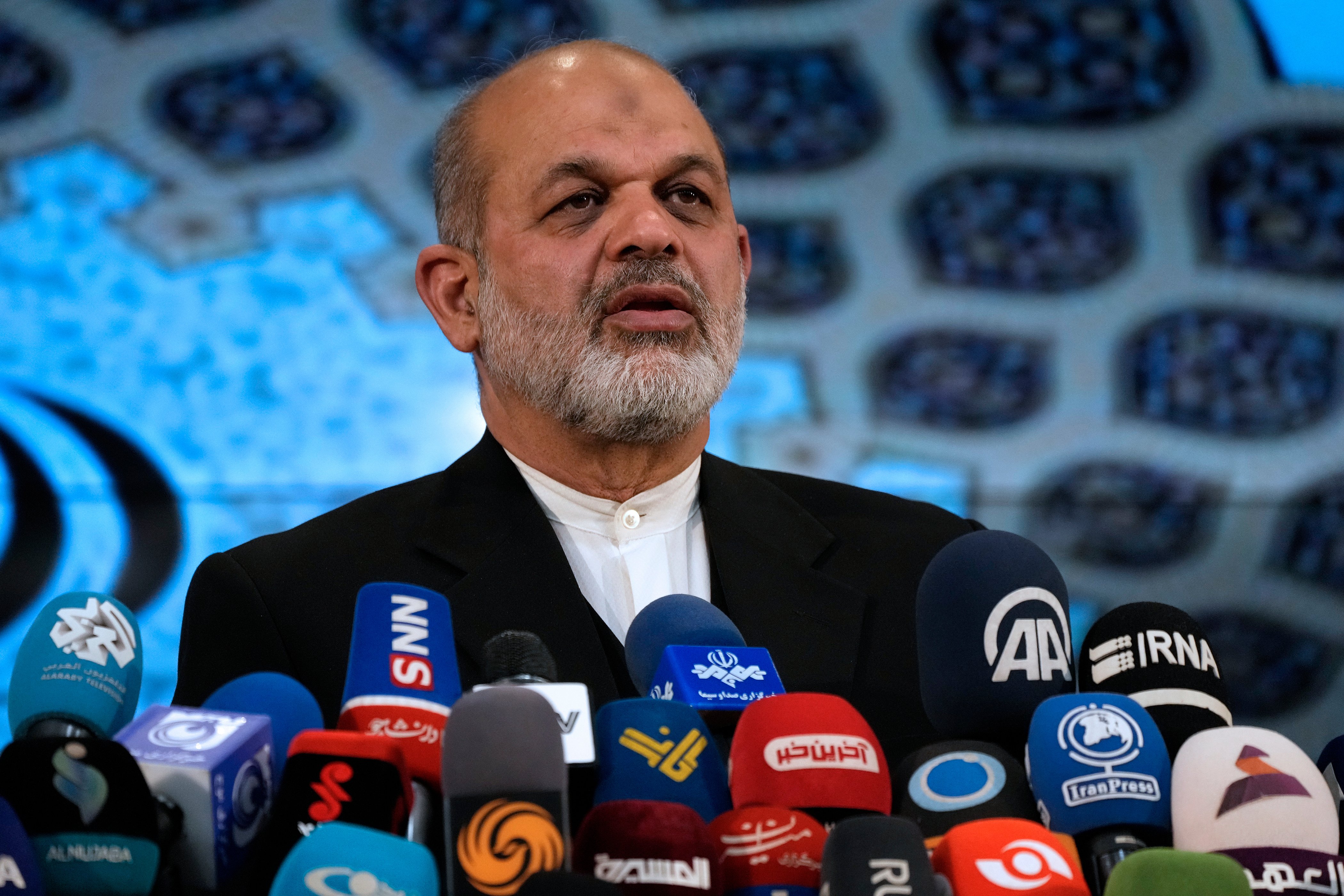 Trump's Iran Strategy: A Dance of Delays and Empty Threats