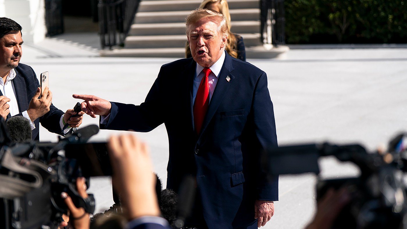 Trump's Midterm Blitz Risks Drowning Out Economic Pitch