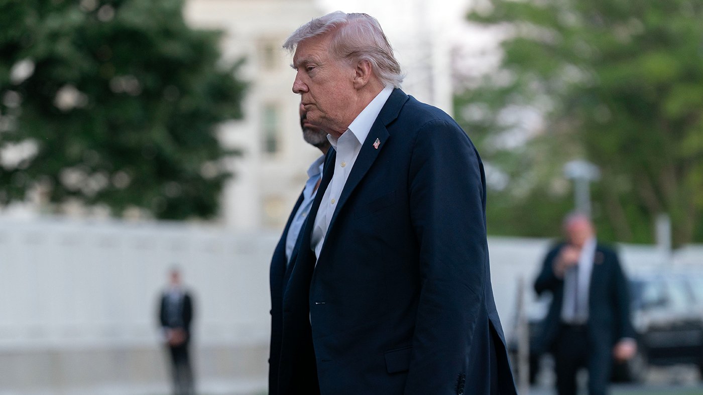 Trump's Sinking Approval Ratings Threaten GOP's Midterm Prospects
