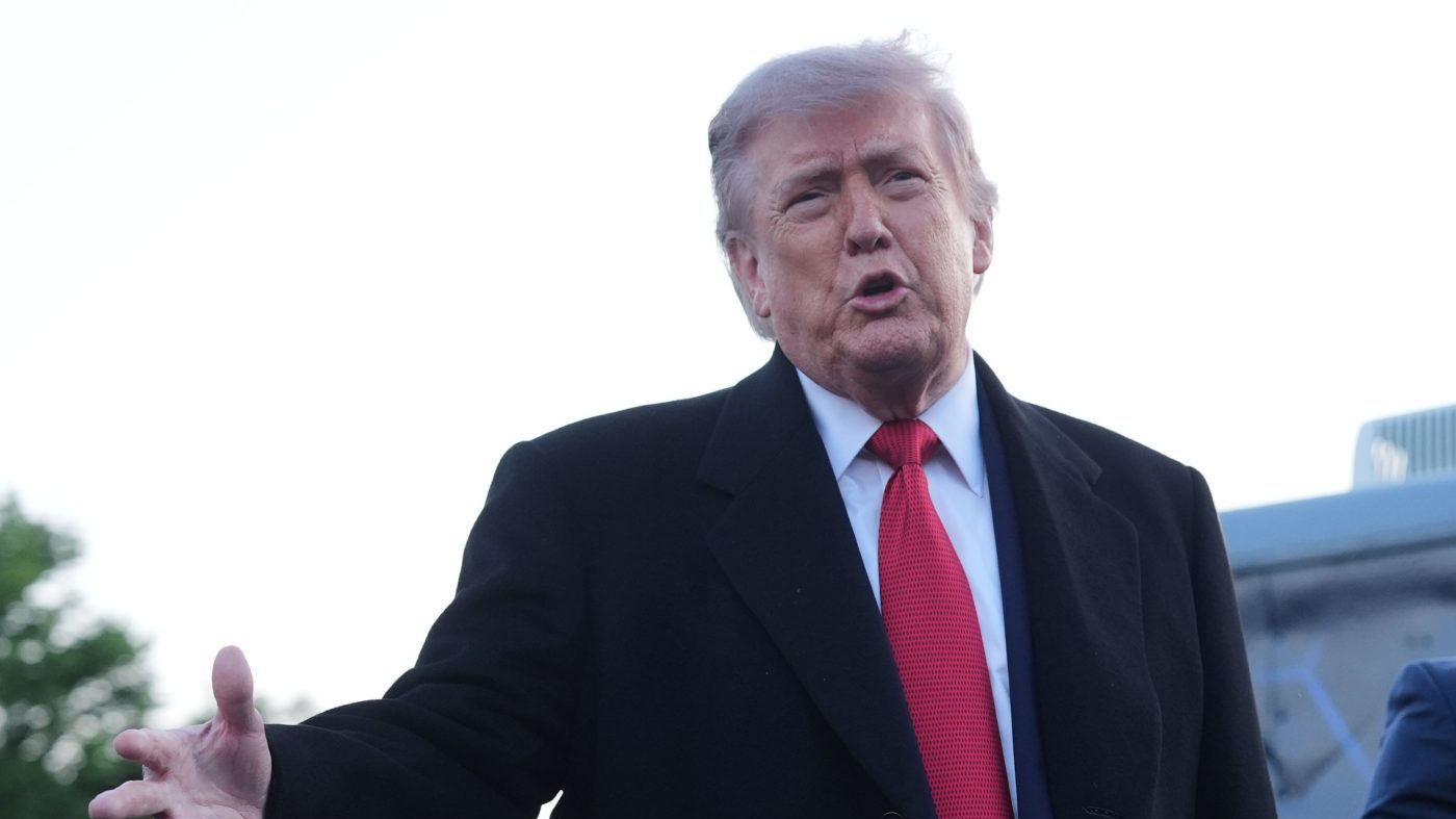 Trump Says Ceasefire Holds After New US Strikes on Iran Amid Strait Clash