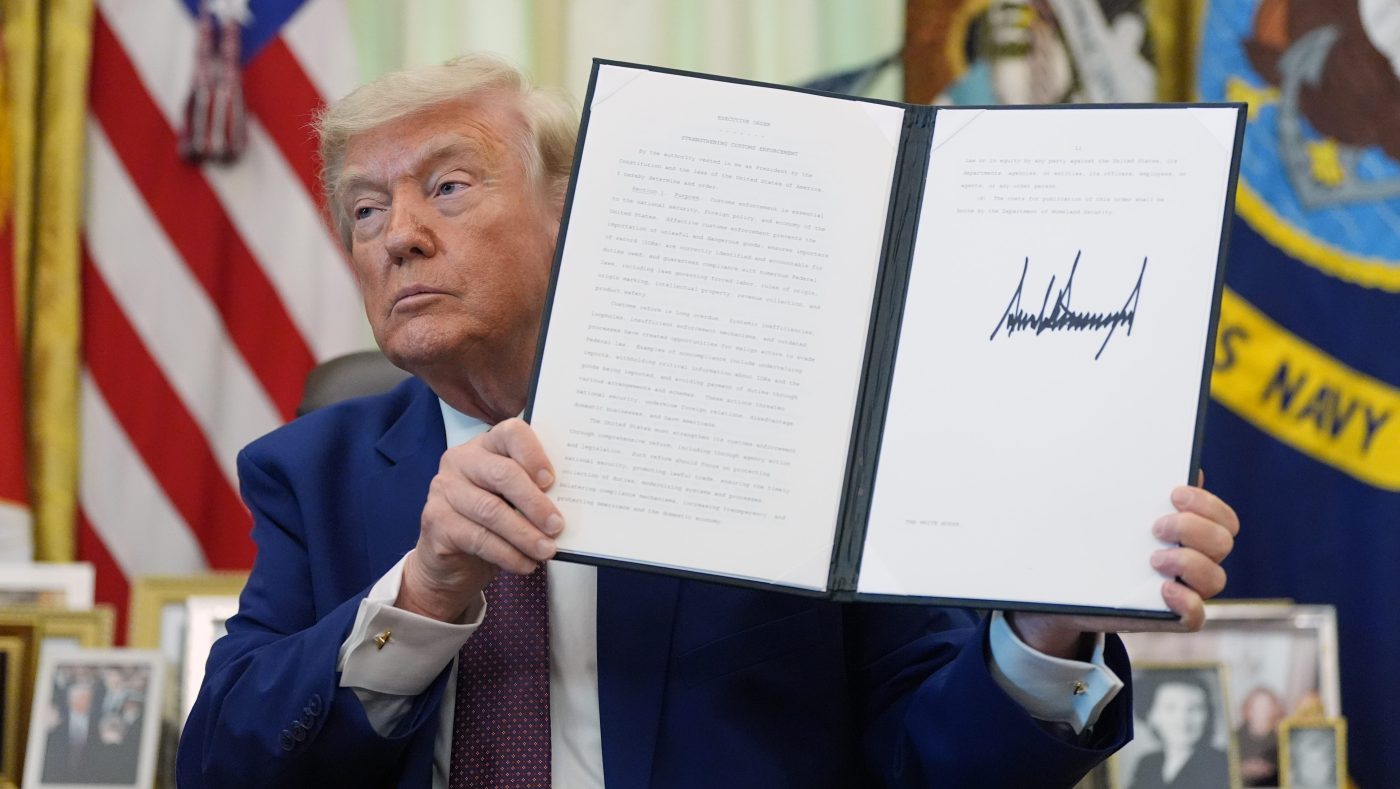 Trump Signs Order to Reclassify 8,000 Federal Policy Workers as At-Will Employees
