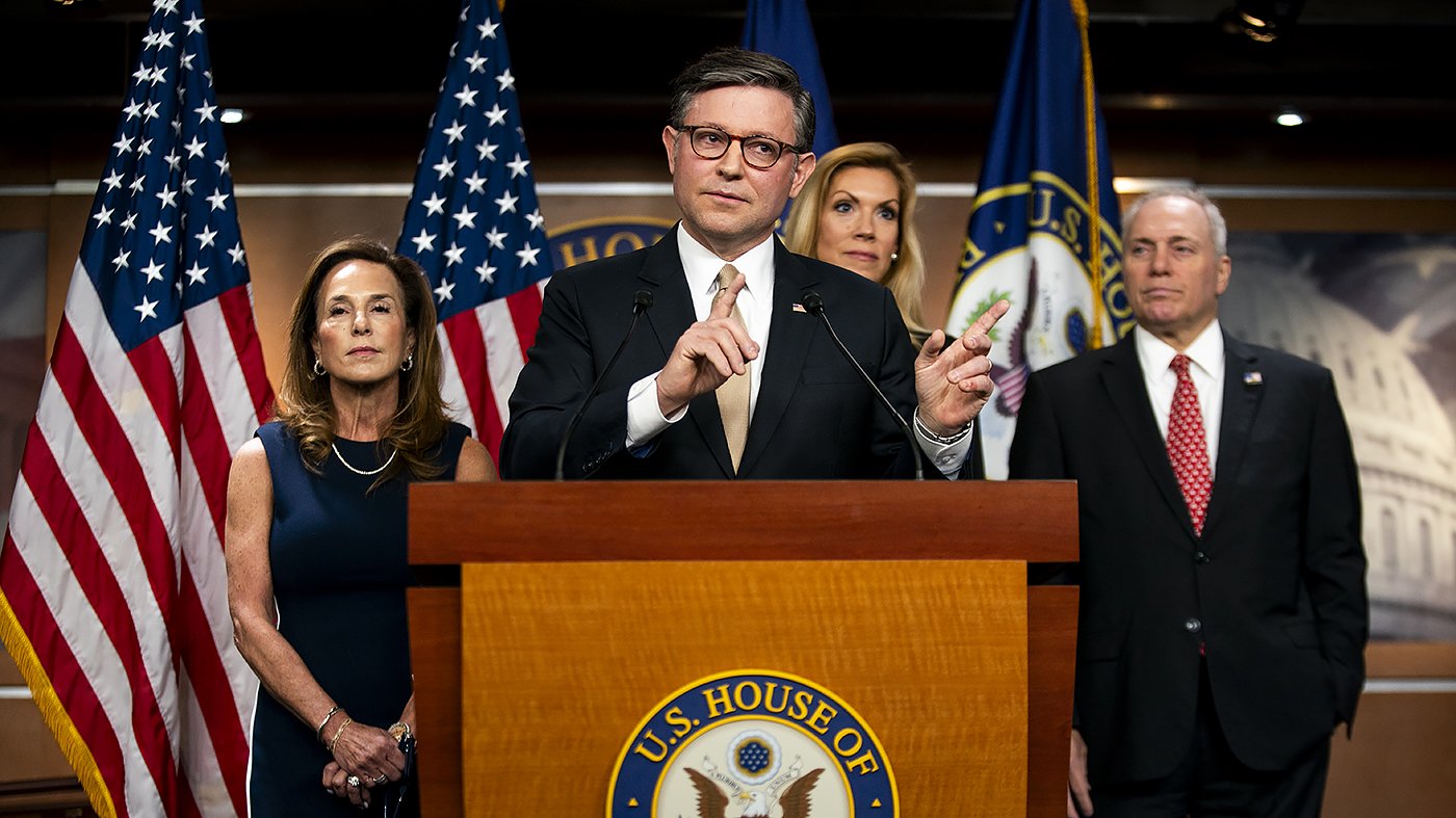 Trump Slams House Rebels as Infighting Paralyzes GOP Agenda
