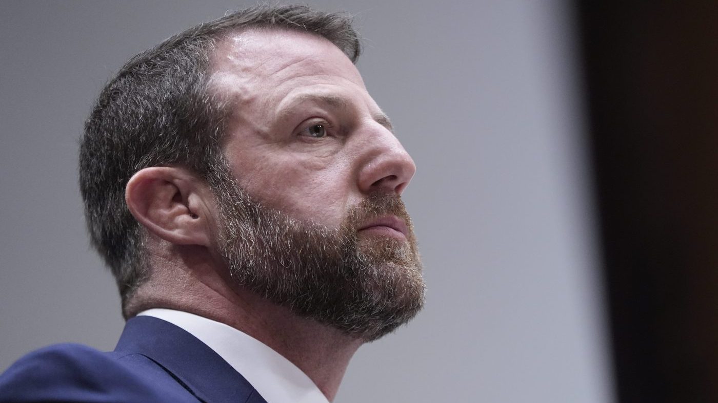 Trump Swears In Mullin as Homeland Security Chief Amid Immigration Controversy