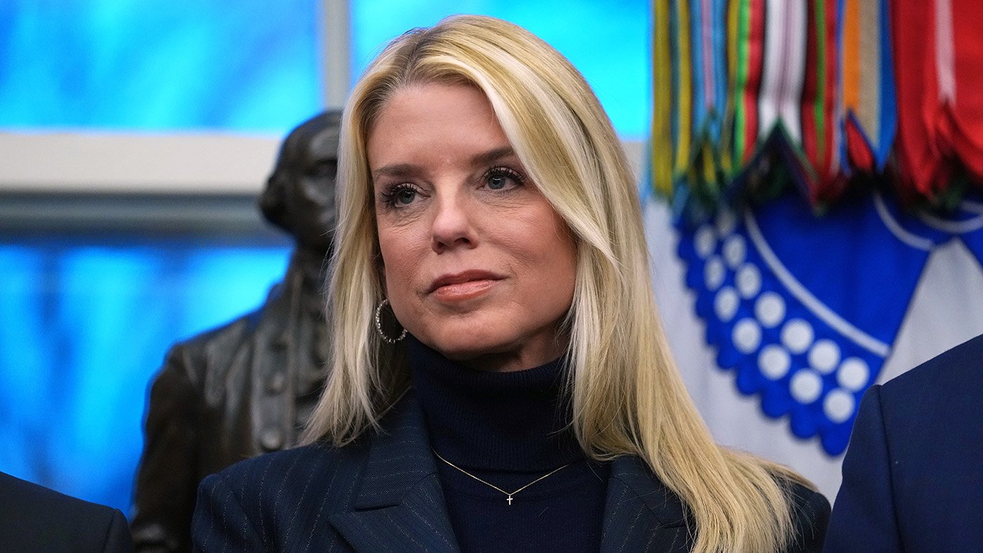 Trump Taps Fired AG Bondi for Science Panel Amid AI Policy Turmoil