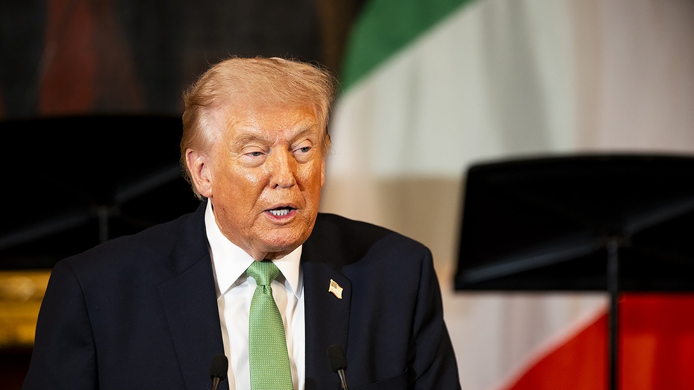 Trump Threatens Renewed Military Strikes on Iran as Islamabad Talks Reach Critical Juncture