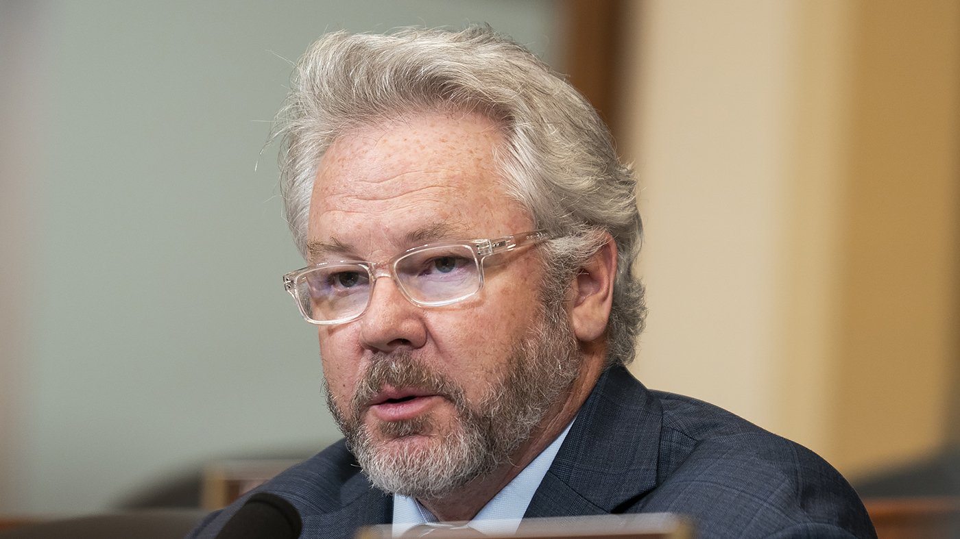 Trump Urges GOP Unity for 'Clean' FISA 702 Renewal Amid Privacy Concerns