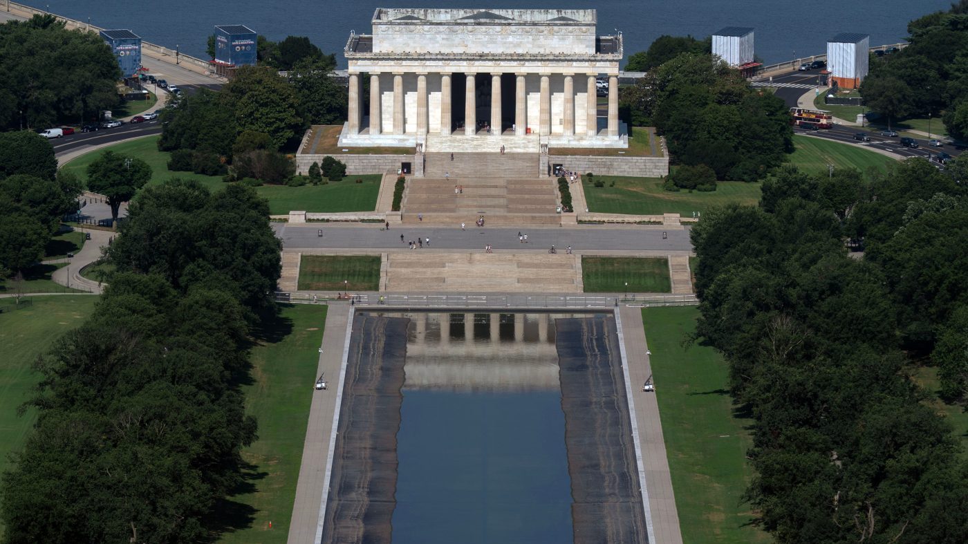 Trump Vows Lincoln Memorial Reflecting Pool Will Reopen 'Soon' After Draining