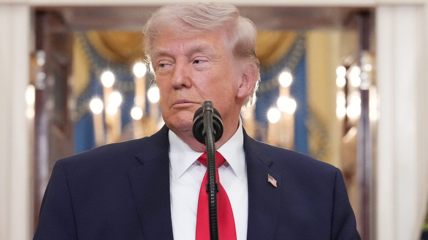 Trump Warns Iran Against Imposing Strait of Hormuz Tolls, Contradicting Own Proposal