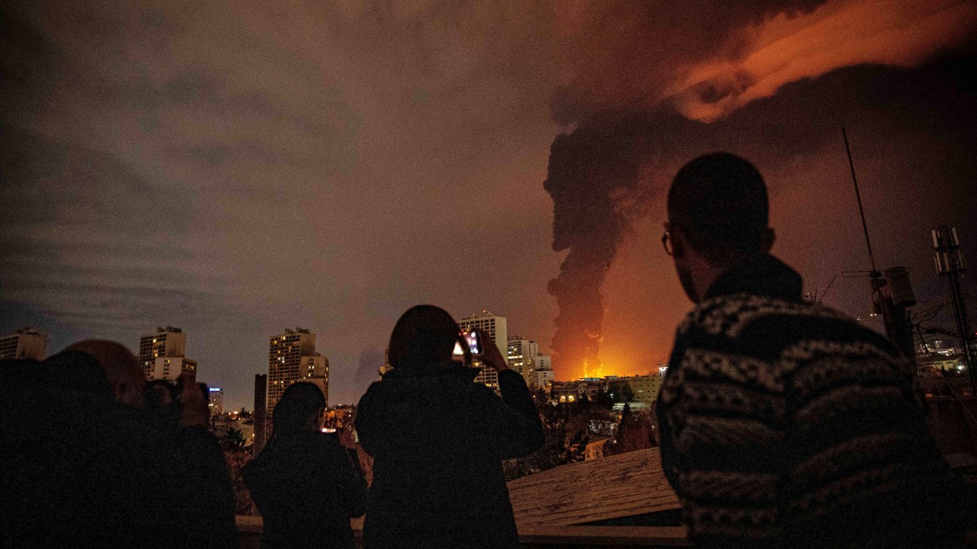 U.S. Conducts Second Strike on Iran's Kharg Island as Trump's Strait of Hormuz Deadline Passes