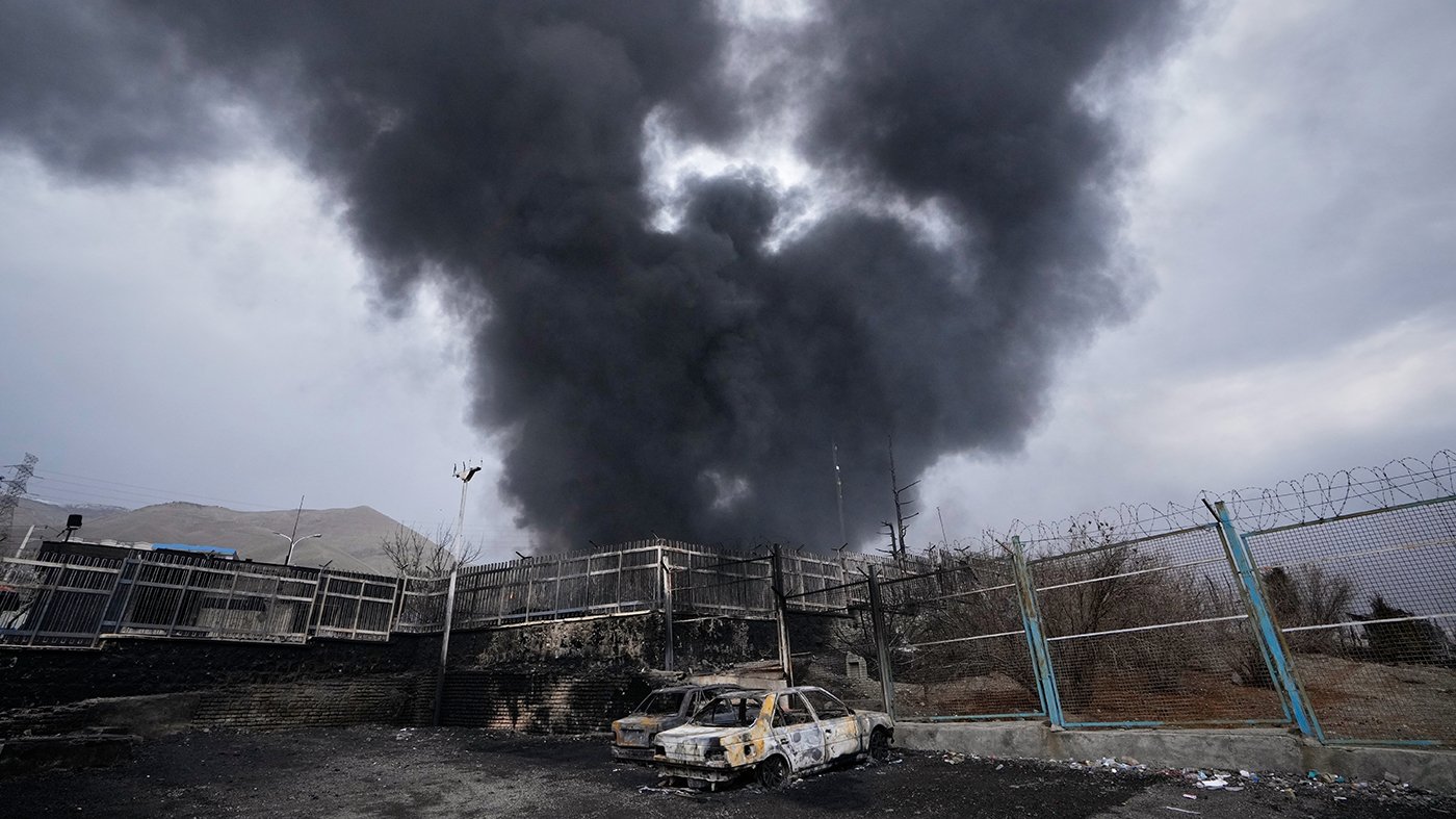 US Cargo Ships Transit Strait of Hormuz as Tensions with Iran Persist