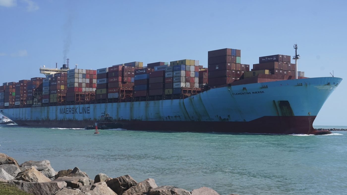 US Navy Escorts Maersk Ship Through Strait of Hormuz Amid Iran Tensions