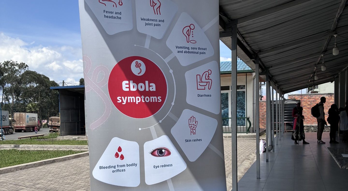 US Tightens Airport Screenings for Travelers from Ebola-Hit African Nations