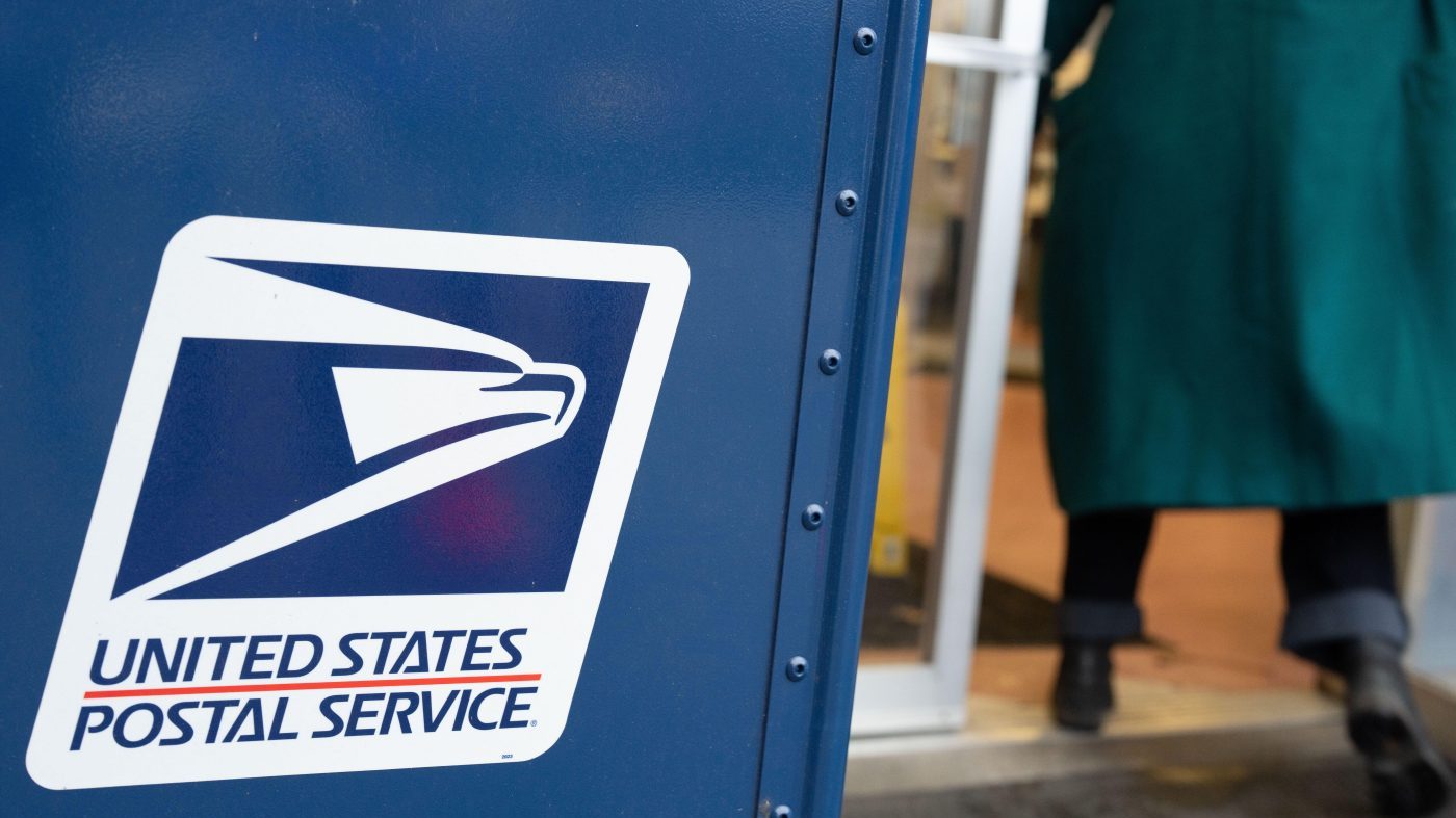 USPS posts $2.5B quarterly loss, warns of cash crunch by 2027