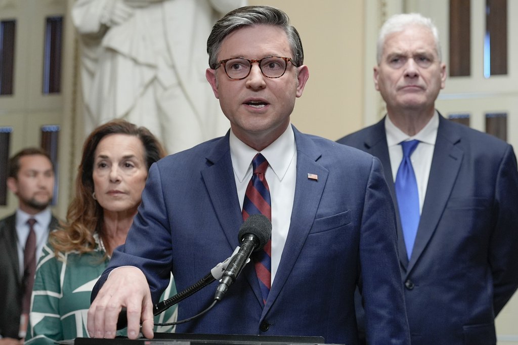 Voter Fury Over Trump’s Iran War, Ballroom, and Pope Feud Threatens GOP Midterm Hopes