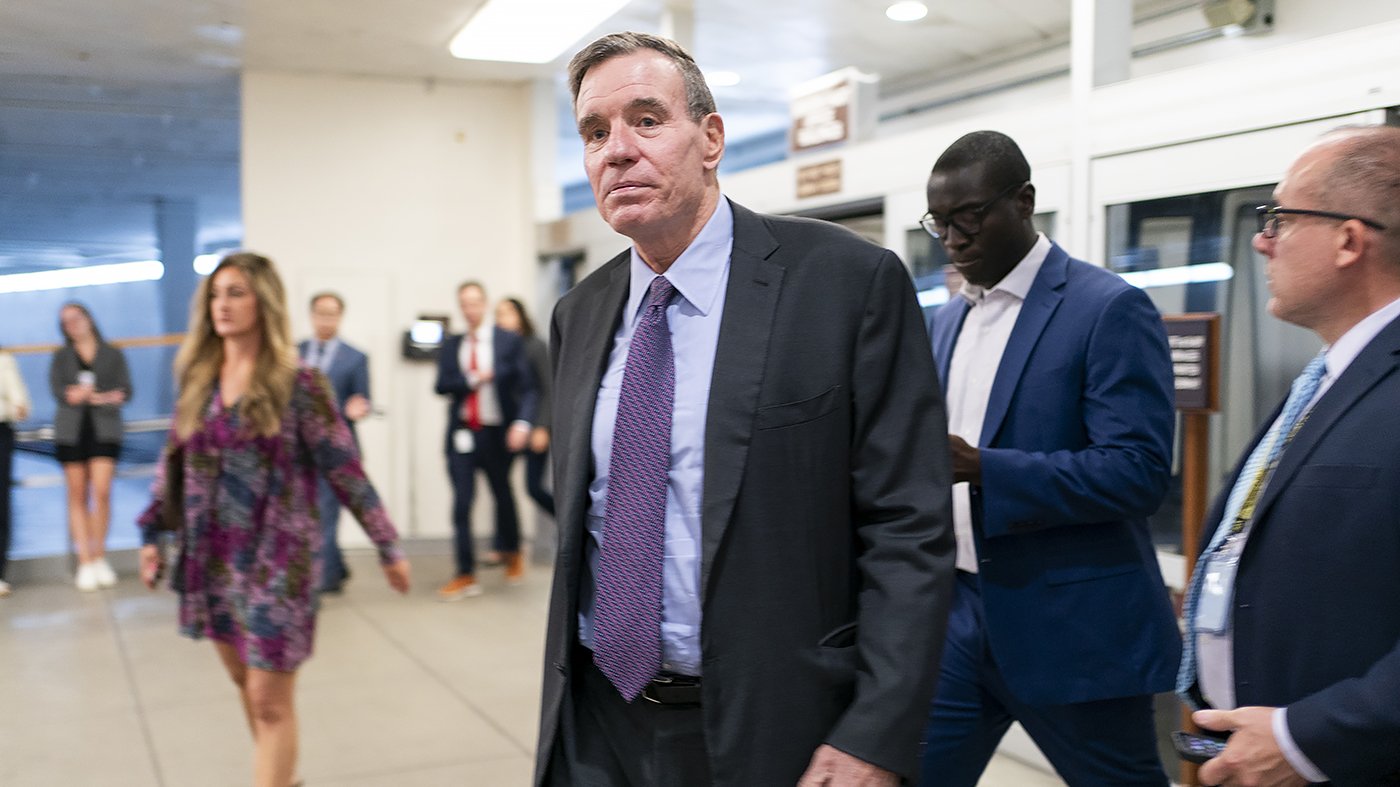 Warner Criticizes Trump's Hormuz Blockade as Economically Illogical