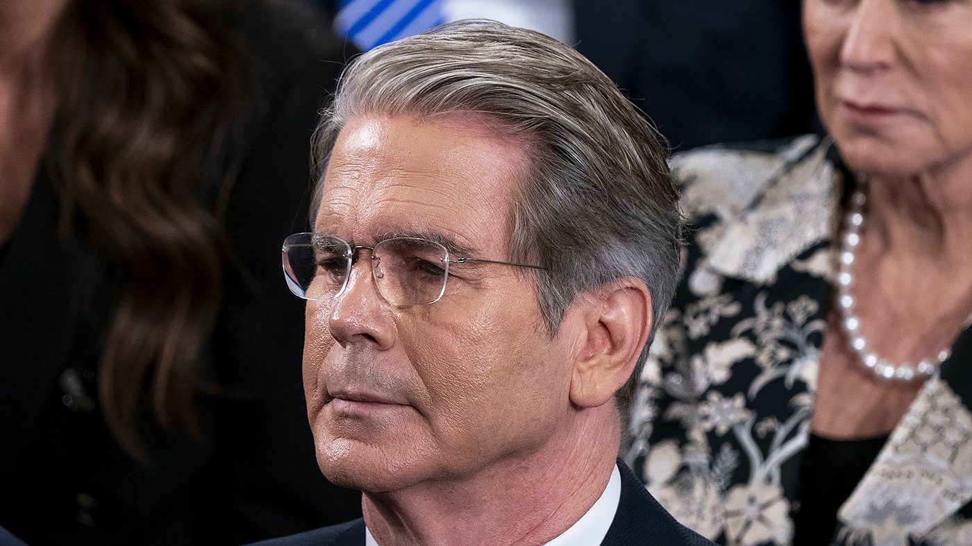 Warren, Merkley Challenge Treasury Over Plan to Place Trump Signature on U.S. Currency