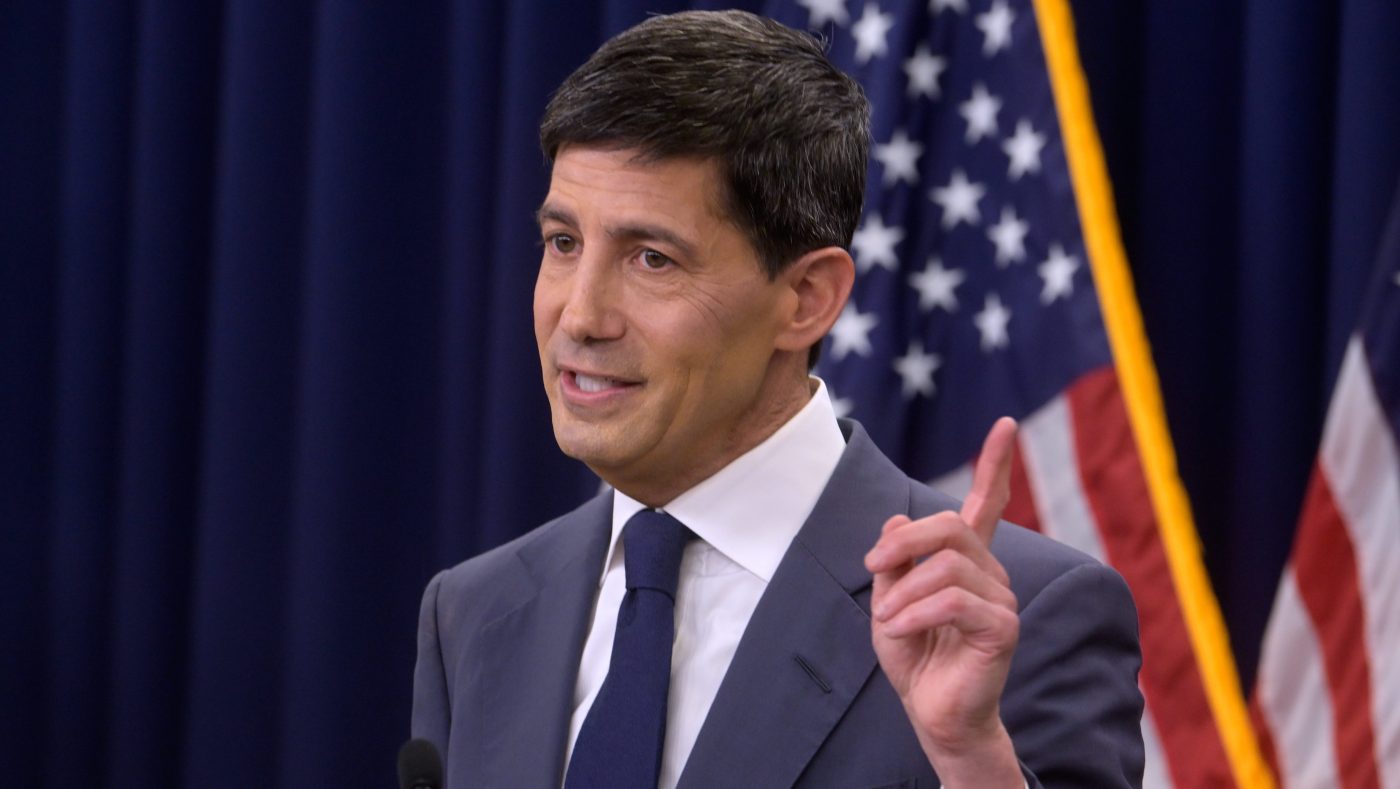 Warsh Abolishes Fed Forward Guidance, Drops Own Rate Projection