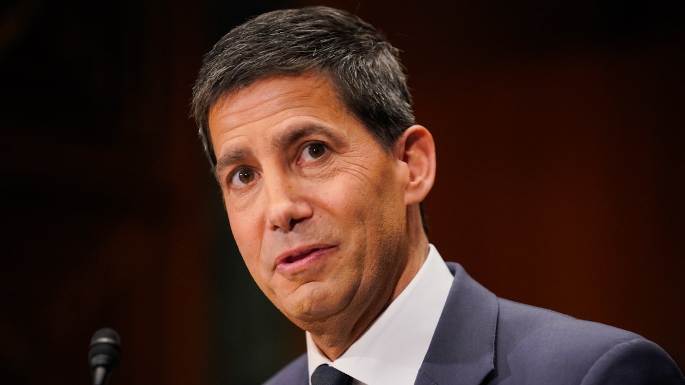 Warsh Evades on 2020 Election Result, Clashes with Warren in Fed Confirmation Hearing