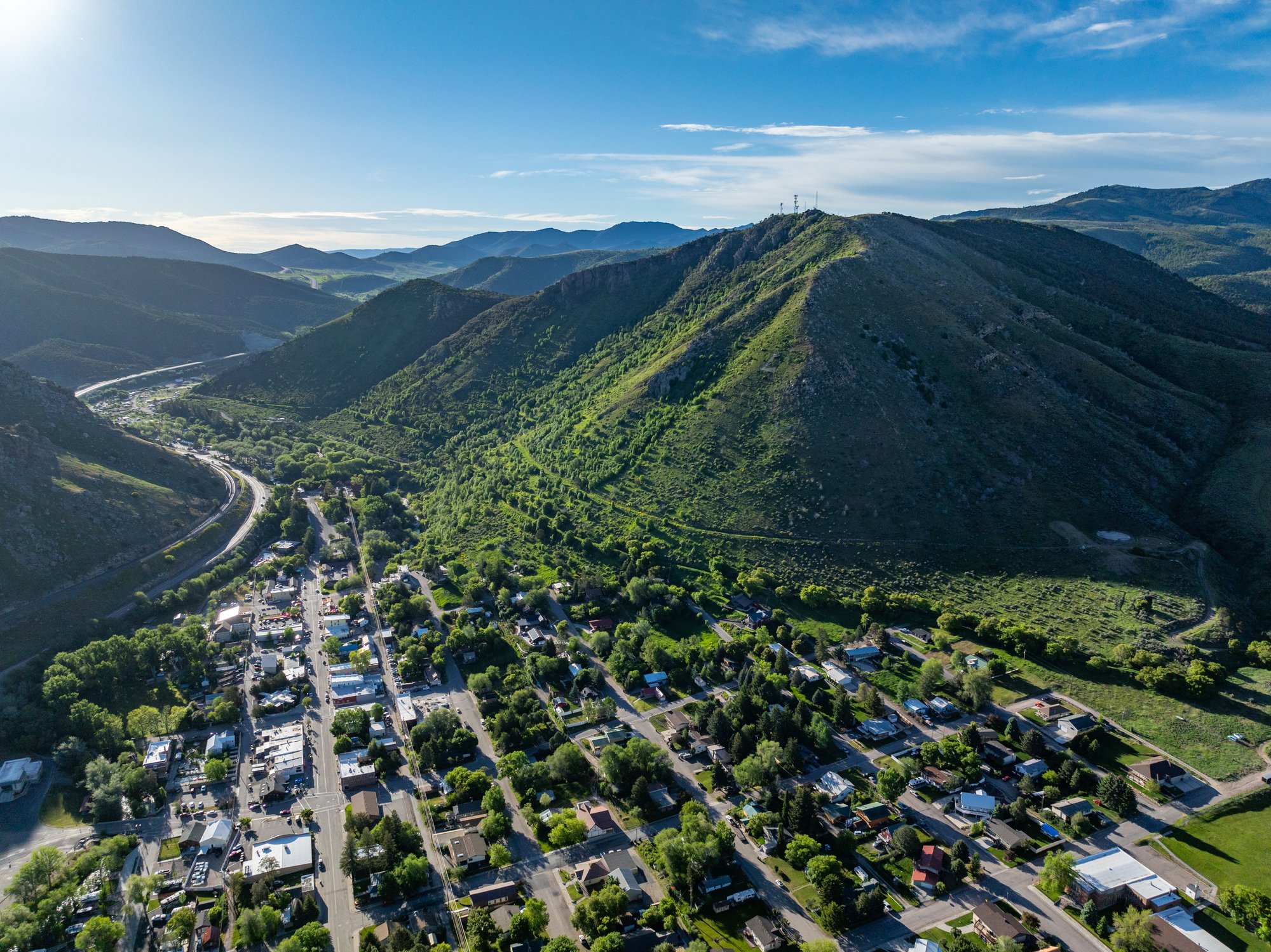 Western States Lead Middle-Class Income Gains as Two Others See Decline
