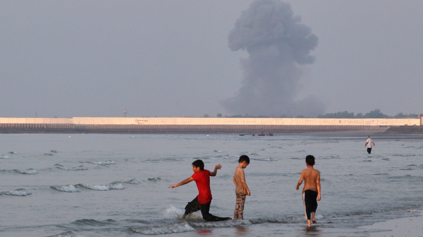 White House weighs lifting Iran blockade to reduce escalation risk